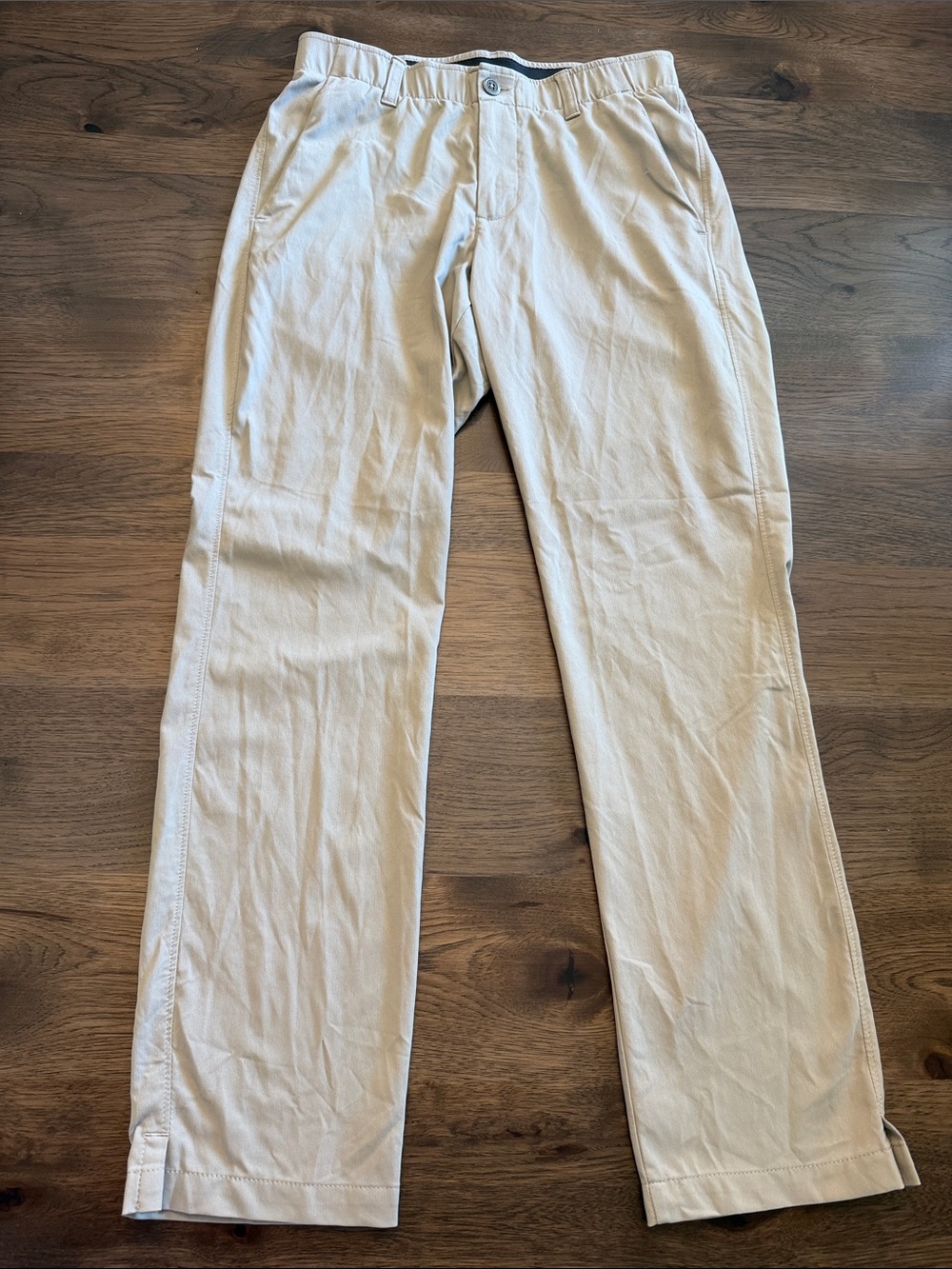 Under Armour The Showdown Men's 30x30 Lightweight Light Tan Pants